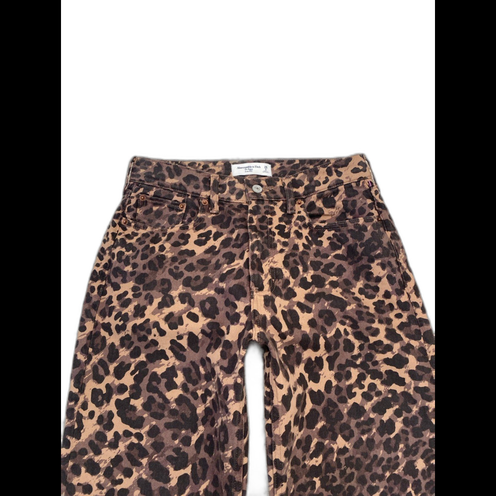 Abercrombie & Fitch Baggy Low Rise Leopard Print Jeans Straight Leg Size 26/2L - Picture 6 of 11